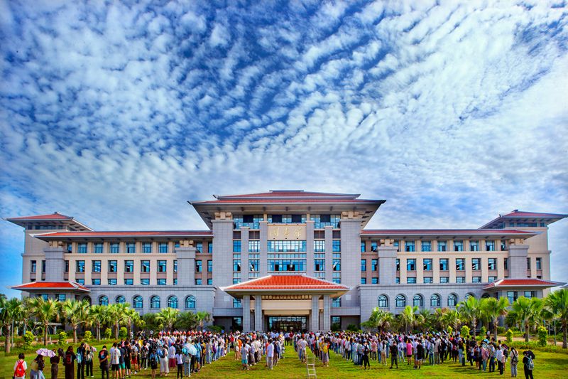 10.海师桂林洋校区图书馆被评为“海南十大最美校园建筑”_副本.jpg